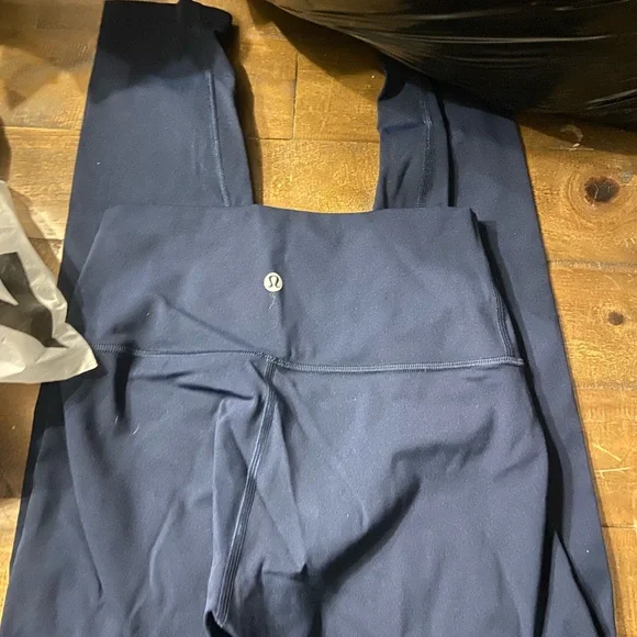 Lululemon clothing lot size 2-4 - Picture 3 of 7